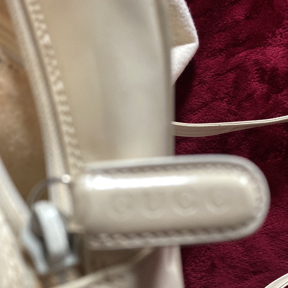 Authentic Gucci - Picture 5 of 10